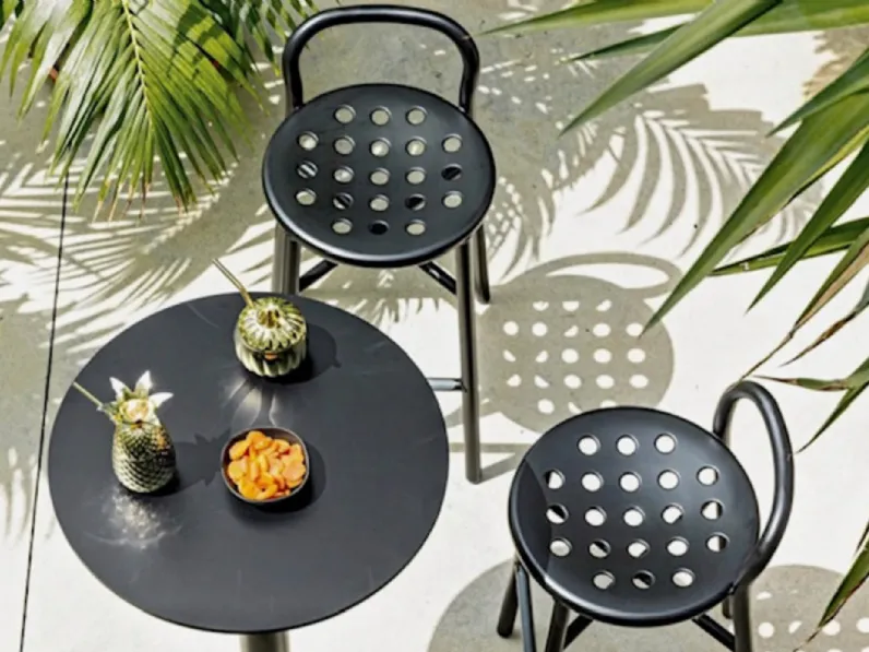 Sgabello pipe  stool alto  nero Magis con 4 gambe a prezzo scontato