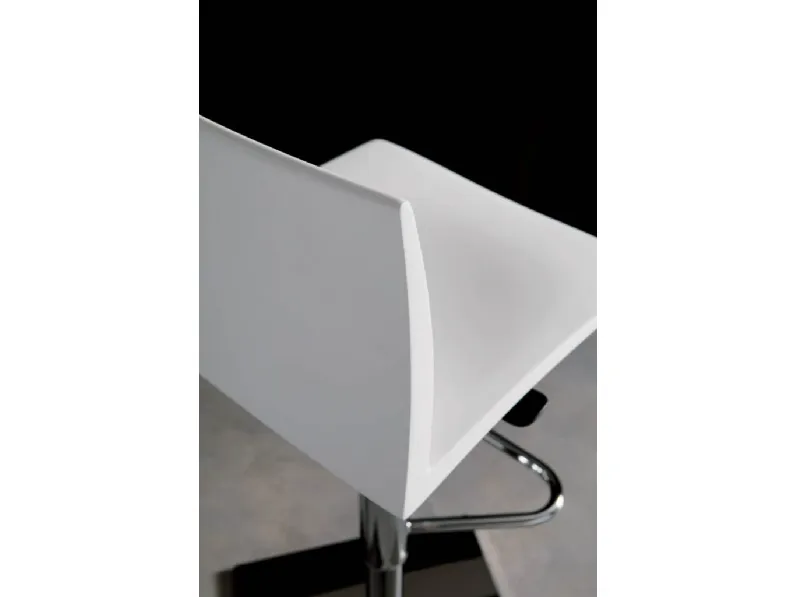 Sgabello Jungle Ozzio con base centrale in offerta