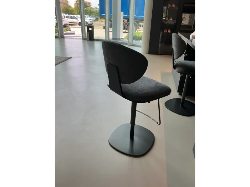 Sgabello Olos too  Bonaldo con base centrale convenienti