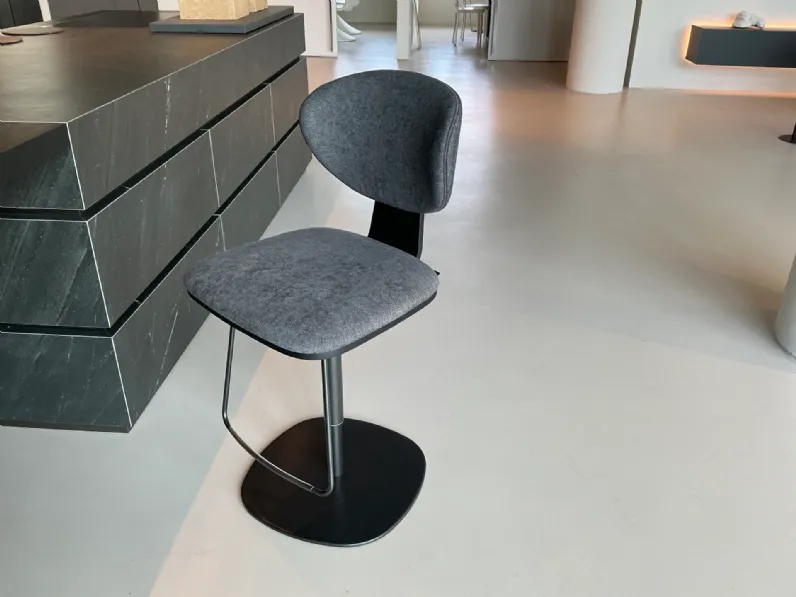 Sgabello Olos too  Bonaldo con base centrale convenienti