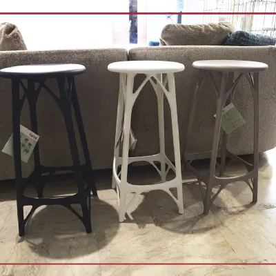 Sgabello A.i. stool light Kartell con 4 gambe scontati