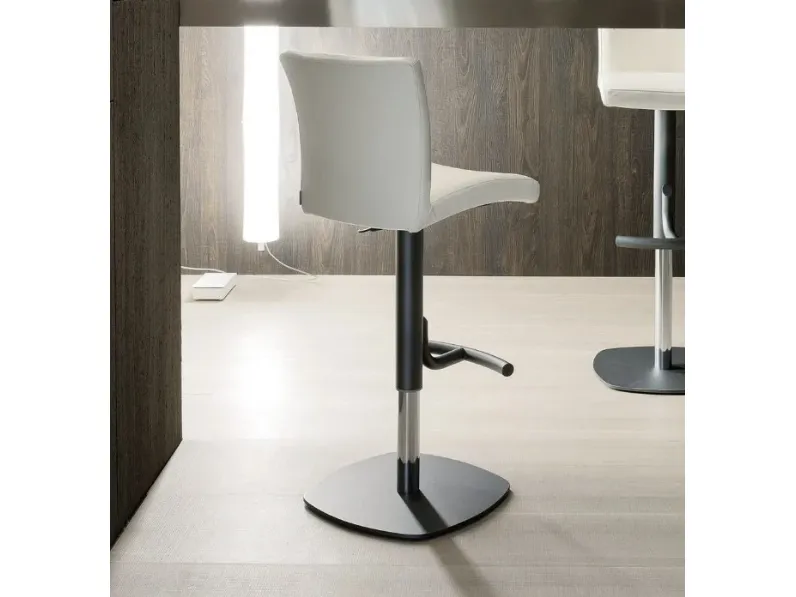 Sgabello con base centrale Emy Ozzio a prezzi outlet