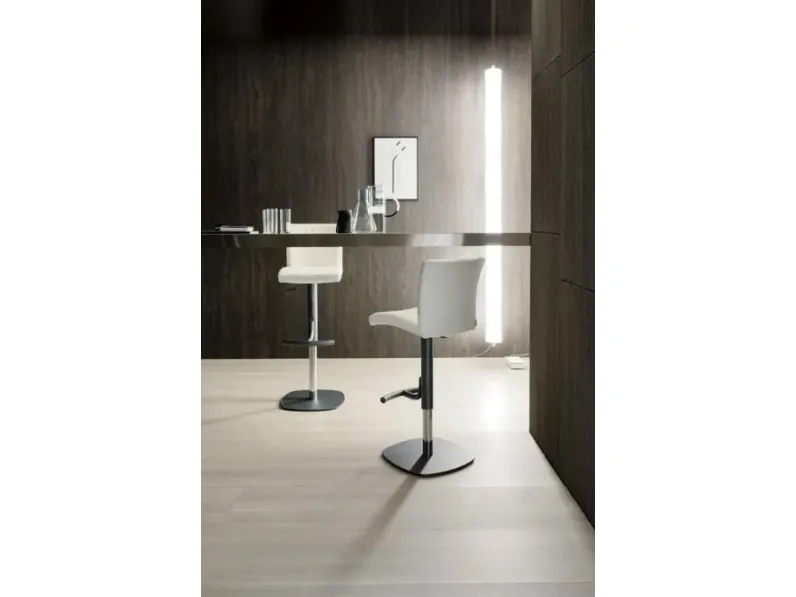 Sgabello con base centrale Emy Ozzio a prezzi outlet