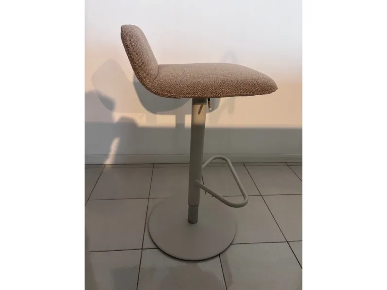 Sgabello Riley soft Connubia a prezzo scontato 