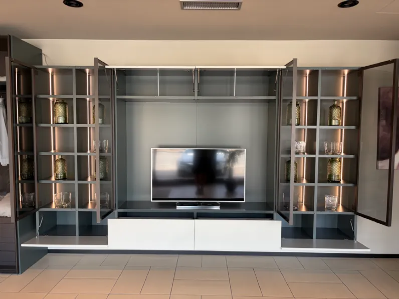 Soggiorno completo modello Componibile wall30 sospesa in stile moderno di Novamobili a PREZZI OUTLET  approfittane ora!