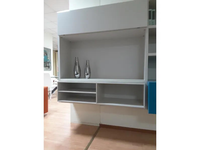 Parete attrezzata Living system di Novamobili scontata del 70%