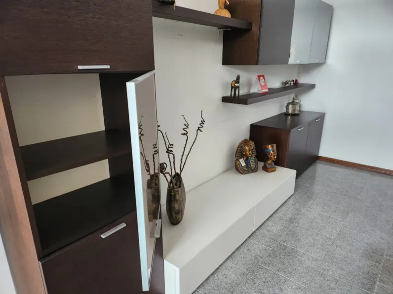 Parete attrezzata S335 Napol in stile moderna a prezzo ribassato