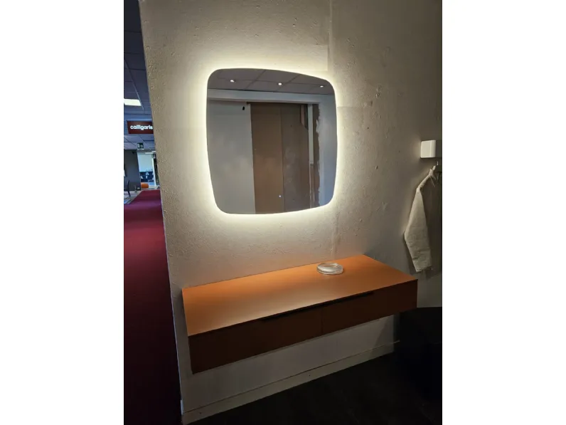 Specchiera modello Riflesso di Adok con forte sconto