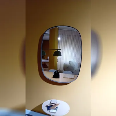 Specchio modello Framed mirror by muuto di Collezione esclusiva con forte sconto
