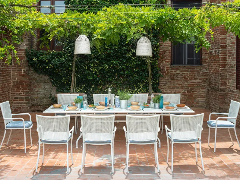 Tavolo modello Athena tavolo con sedie da giardino Emu in Offerta Outlet 