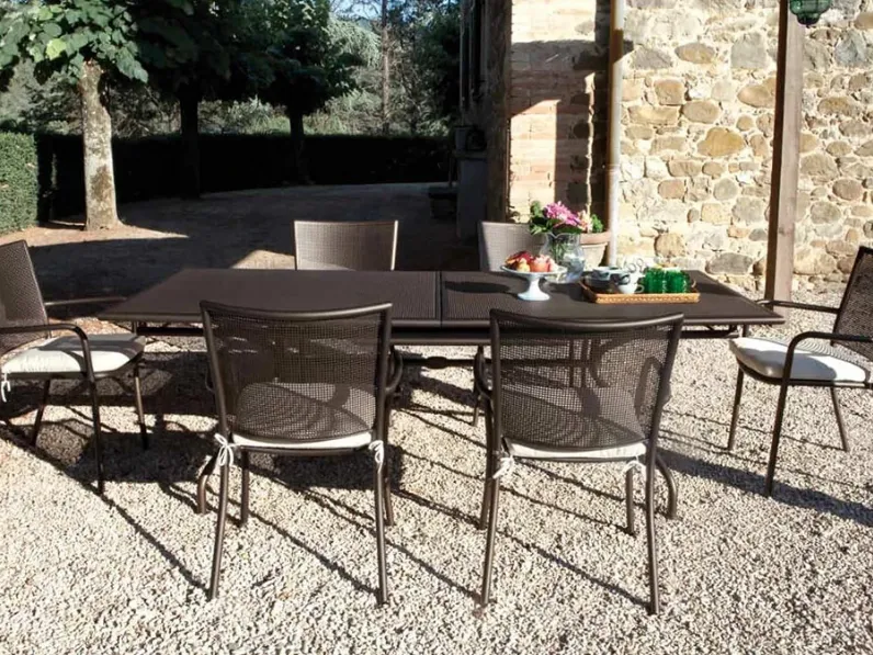 Tavolo modello Athena tavolo con sedie da giardino Emu in Offerta Outlet 