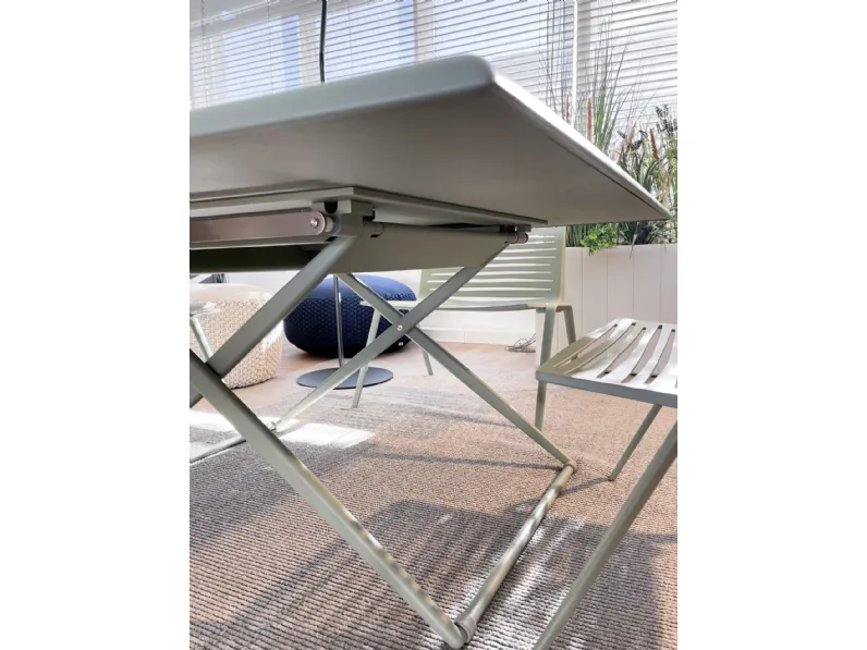 Tavolo per l'esterno Up&down a marchio Collezione esclusiva a prezzo ribassato