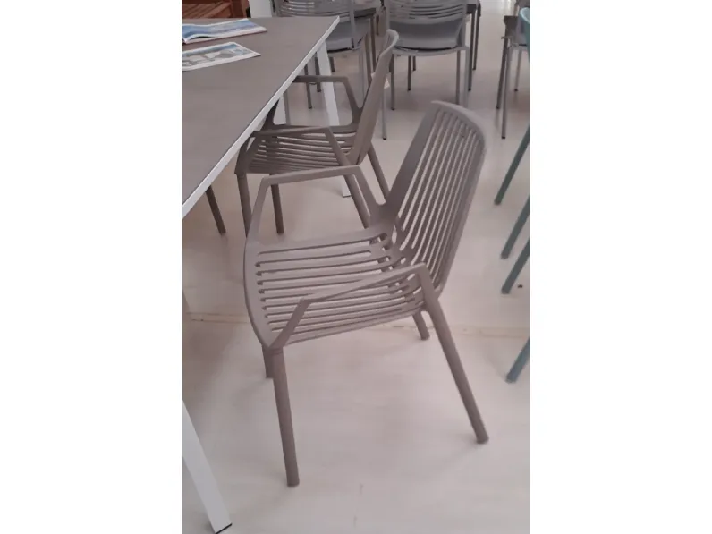 Tavolo da giardino modello Fast Emu in offerta