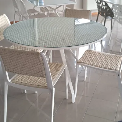 Tavolo da giardino modello Emu Emu con forte sconto