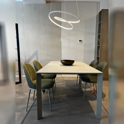 Tavolo fisso Akashi Midj a soli 1945 Euro