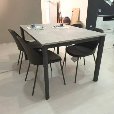 Tavolo in laminato rettangolare Aron La primavera a prezzo scontato