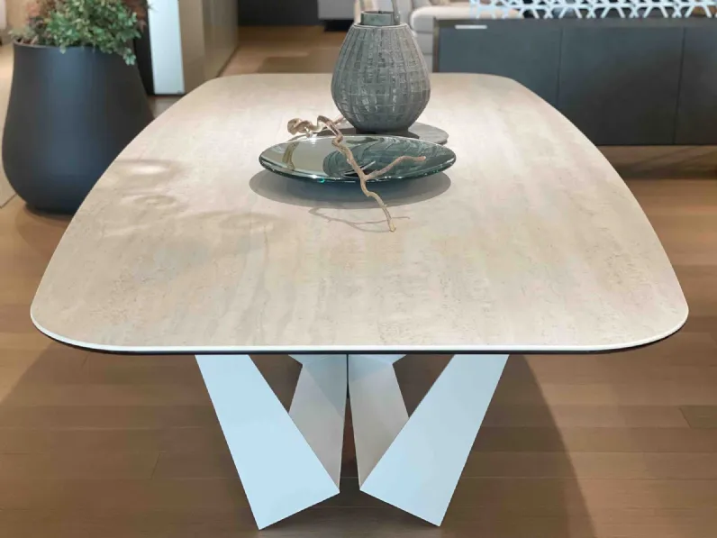 Tavolo sagomato Skorpio Cattelan italia scontato del 20%