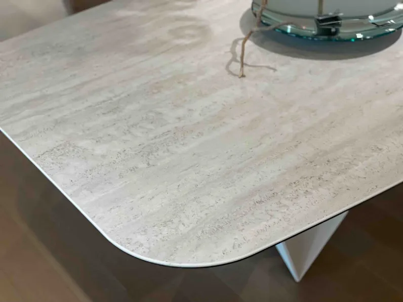 Tavolo sagomato Skorpio Cattelan italia scontato del 20%