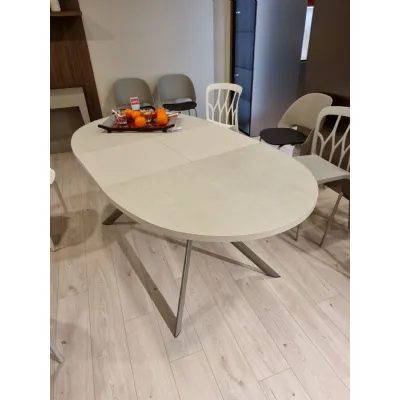 Tavolo con piano in ceramica ovale di Connubia a PREZZO OUTLET 
