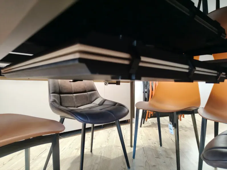 Tavolo quadrato in ceramica Boma di Calligaris in Offerta Outlet 