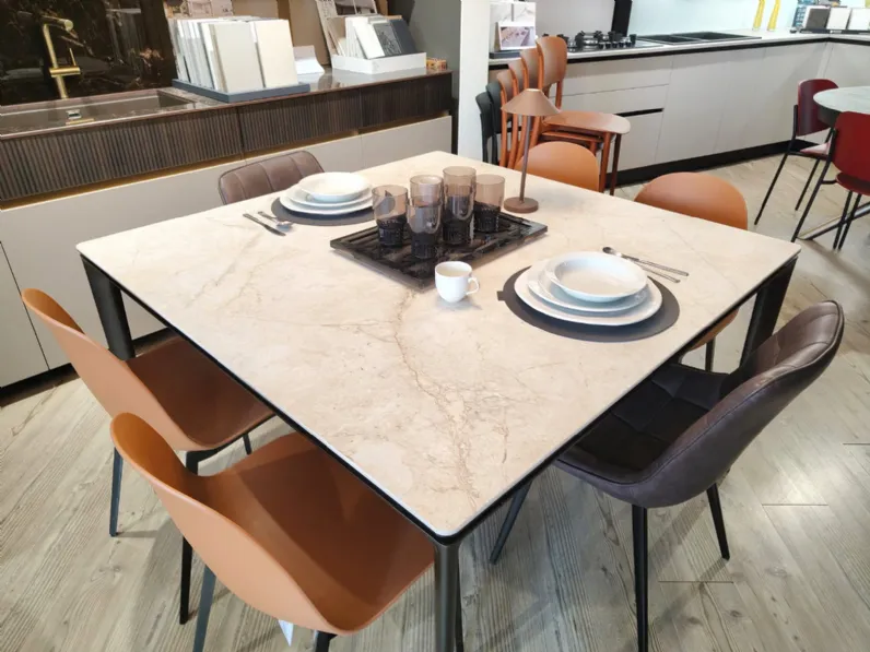 Tavolo quadrato in ceramica Boma di Calligaris in Offerta Outlet 