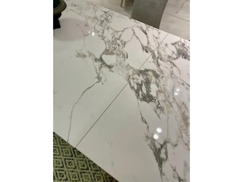 Tavolo rettangolare in ceramica Orion di Connubia in Offerta Outlet 