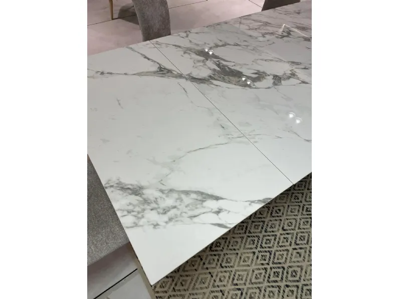 Tavolo rettangolare in ceramica Orion di Connubia in Offerta Outlet 