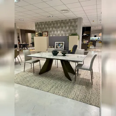 Tavolo rettangolare in ceramica Orion di Connubia in Offerta Outlet 