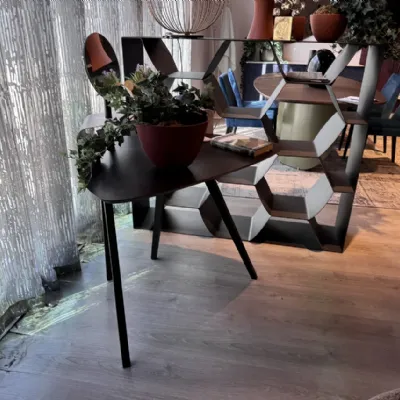 Tavolo in legno sagomato Cv 105 scrittoio nipper Tonin casa in offerta outlet