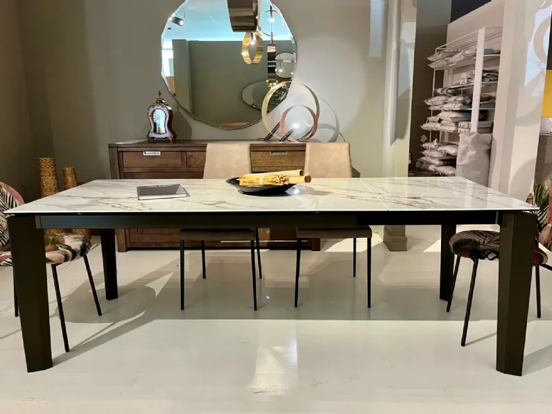 Tavolo in offerta outlet modello Delta di Calligaris 