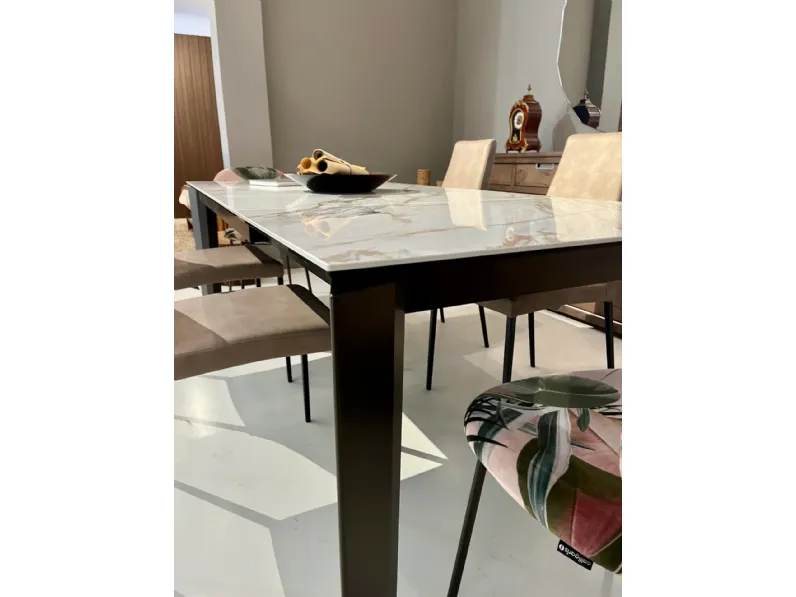 Tavolo in offerta outlet modello Delta di Calligaris 