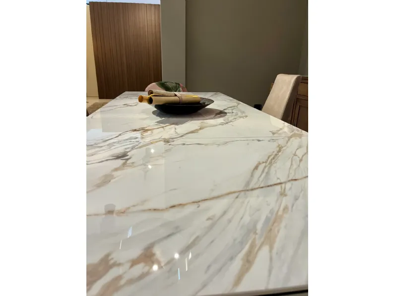 Tavolo in offerta outlet modello Delta di Calligaris 