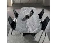 Tavolo sagomato in ceramica Empire * di La seggiola in Offerta Outlet