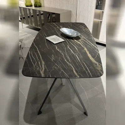 Tavolo in ceramica ovale Fly Zamagna a prezzo scontato