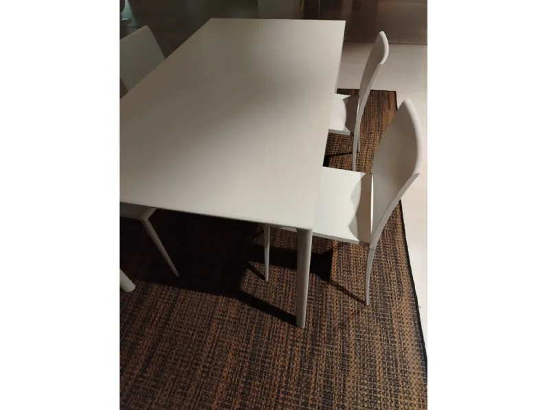 Tavolo con piano in altri materiali rettangolare di Kristalia a PREZZO OUTLET 