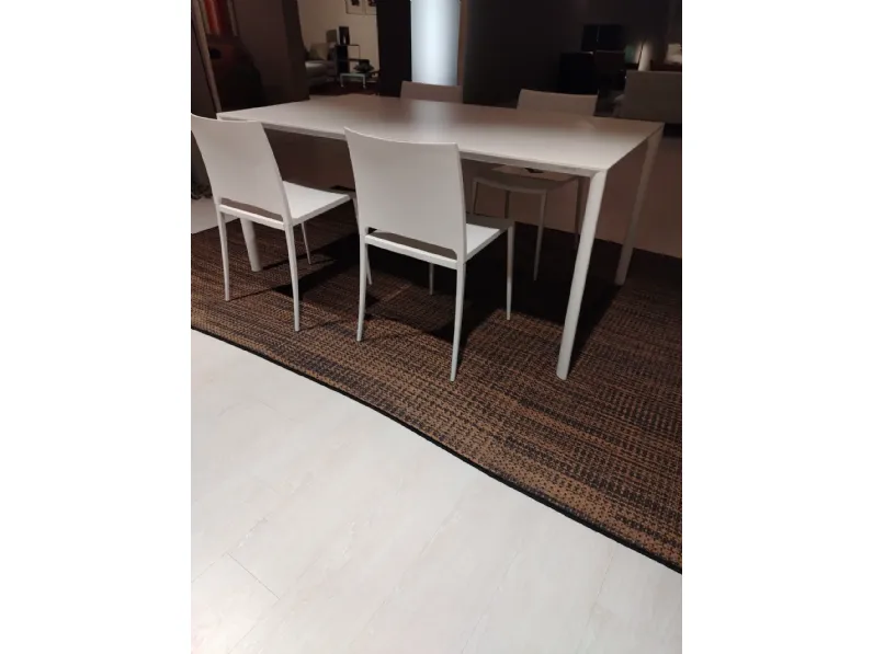 Tavolo con piano in altri materiali rettangolare di Kristalia a PREZZO OUTLET 