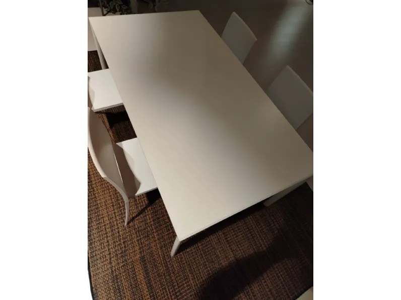 Tavolo con piano in altri materiali rettangolare di Kristalia a PREZZO OUTLET 