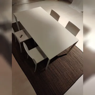 Tavolo con piano in altri materiali rettangolare di Kristalia a PREZZO OUTLET 