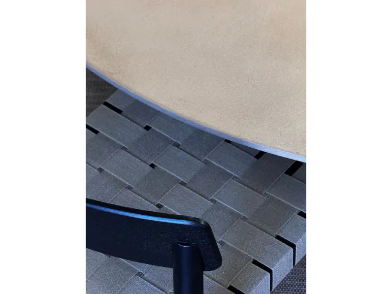 Tavolo in altri materiali rotondo In between Lema a prezzo scontato