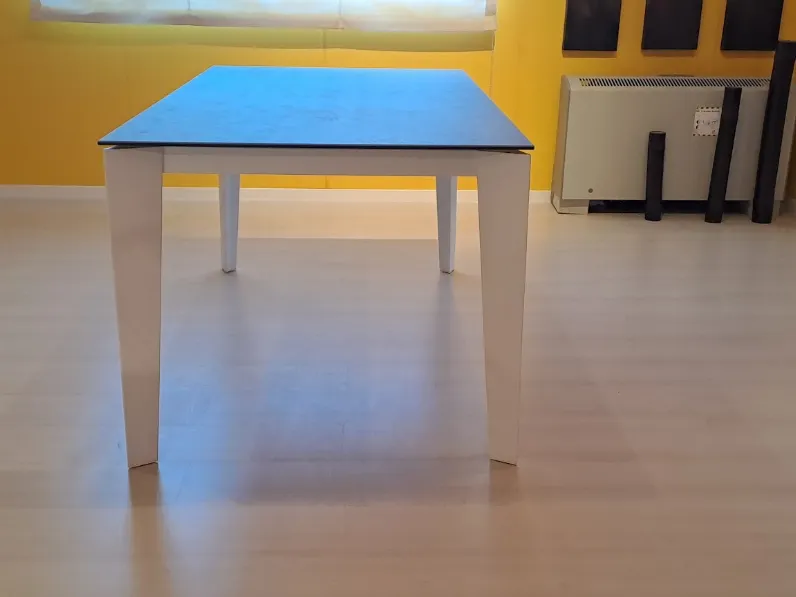 Tavolo in ceramica rettangolare Cruz Bontempi in offerta outlet