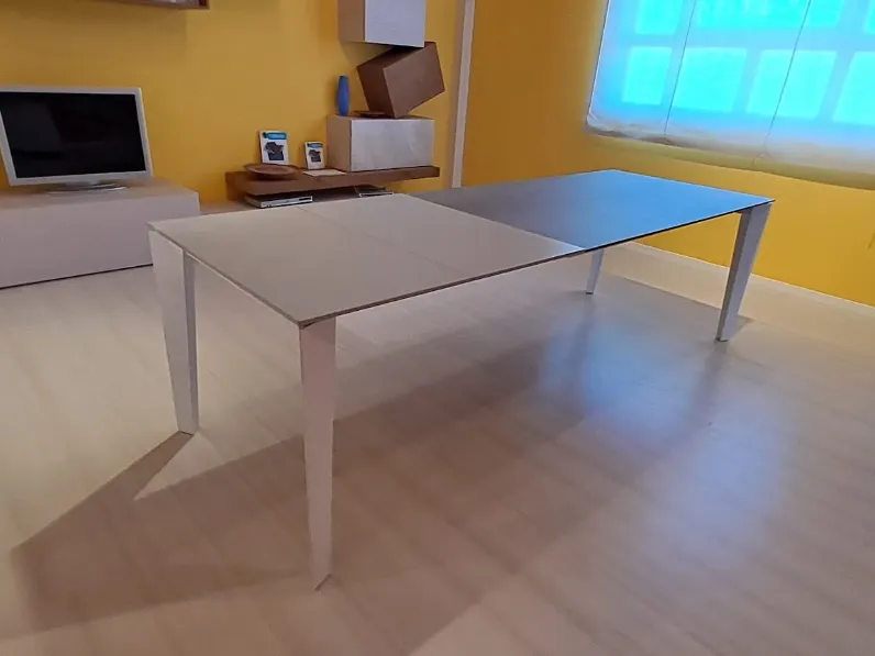Tavolo in ceramica rettangolare Cruz Bontempi in offerta outlet