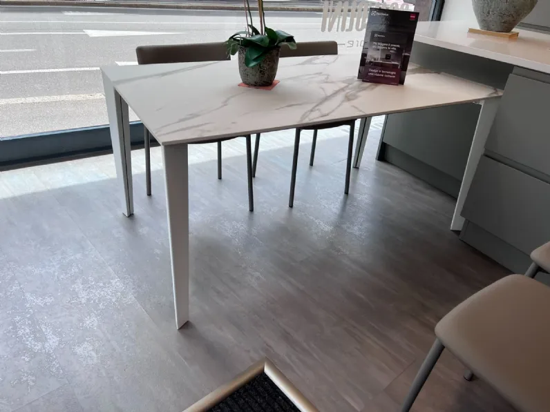 Tavolo Mary Scavolini in ceramica Allungabile scontato 48%