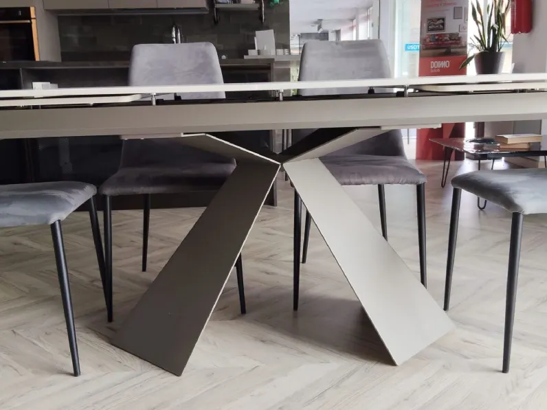 Tavolo in ceramica rettangolare Metropolis allungabile Scavolini a prezzo ribassato