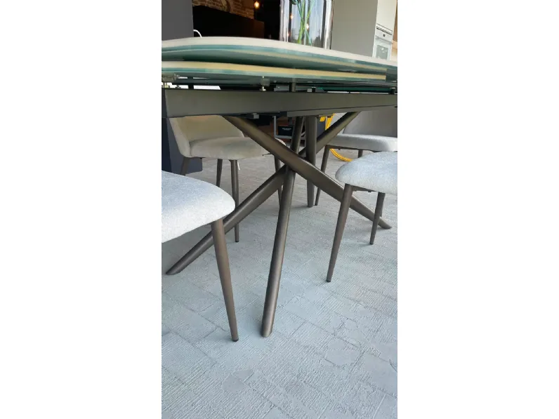Tavolo sagomato in ceramica Chantal di Sedit in Offerta Outlet