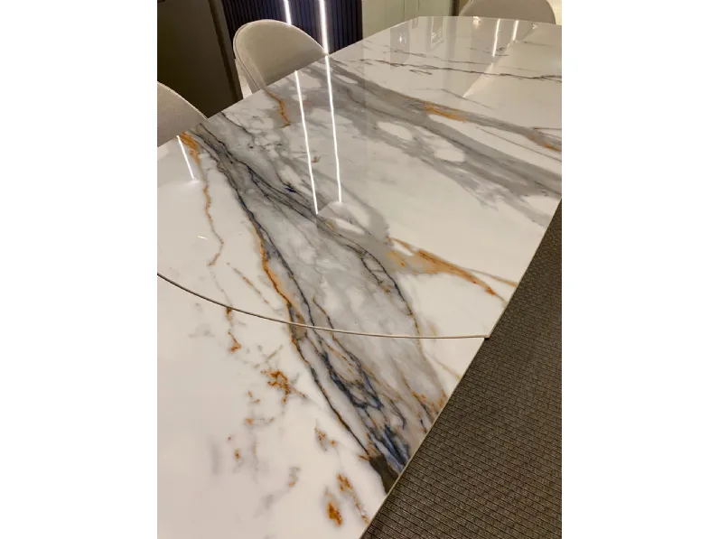 Tavolo sagomato D9075 Collezione esclusiva scontato del 50%