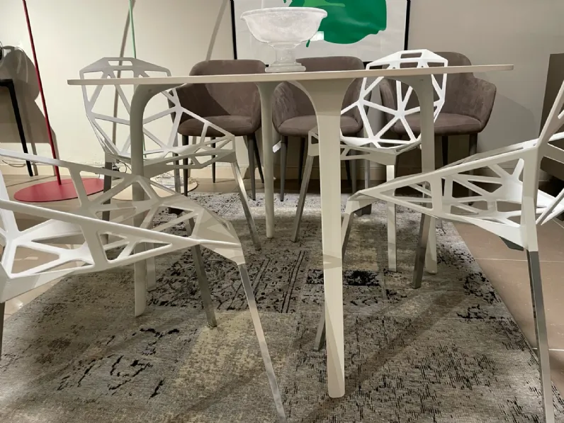 Tavolo rotondo in laccato First di Magis in Offerta Outlet