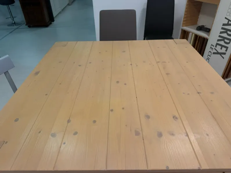 Tavolo In legno di Fratelli mirandola scontato del 50%