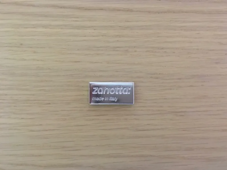 Tavolo in legno quadrato Tavolo in legno 135x135 rovere Zanotta a prezzo ribassato