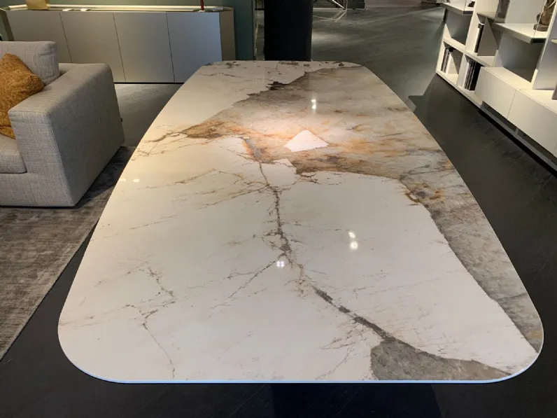 Tavolo sagomato in ceramica Skorpio di Cattelan italia in Offerta Outlet 
