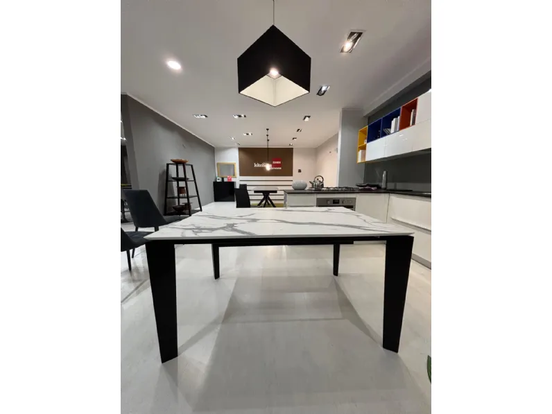 Tavolo Infinity di Scavolini scontato del 30%